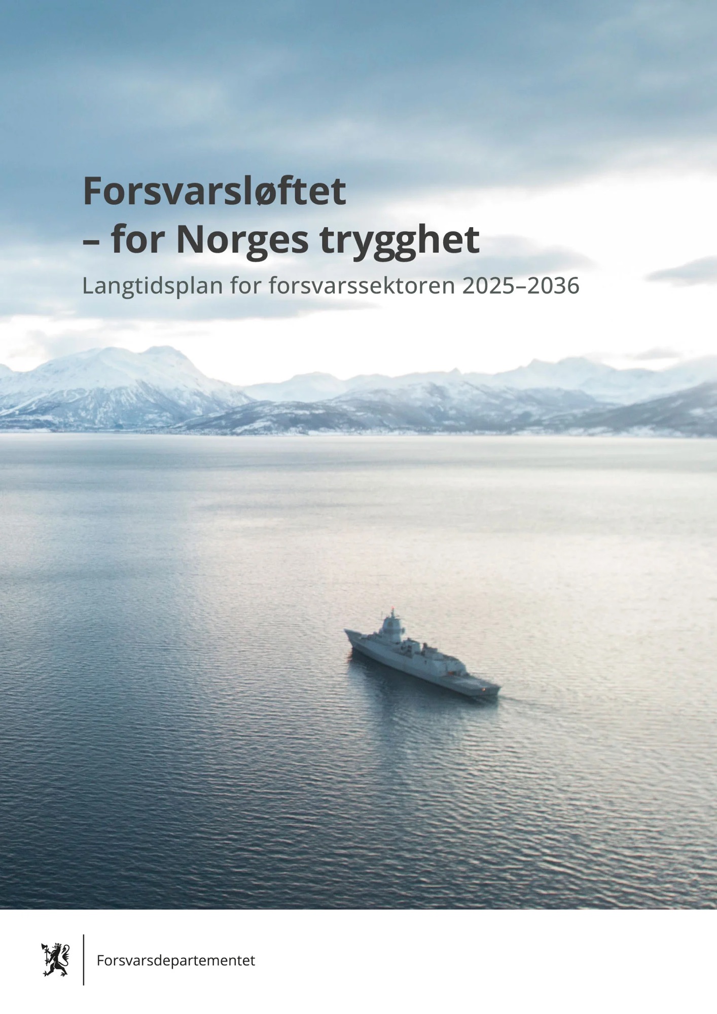 Vertikalskytende rakettystem på grønt militærkjøretøy