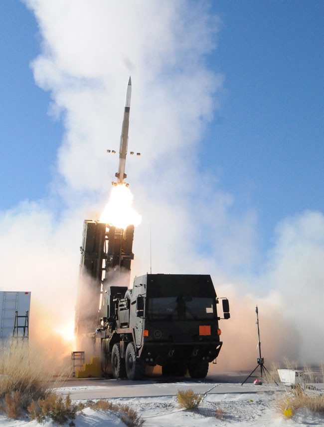 Langtrekkende SAM avfyres fra lastebilmontert launcher